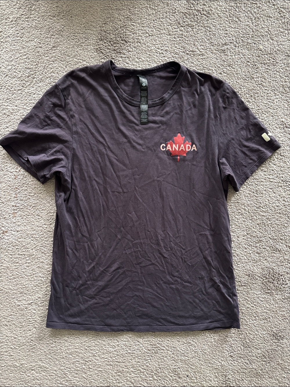 Lululemon Canada Maple Leaf Graphic men’s T-Shirt